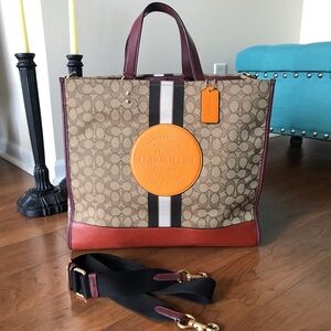 Coach Dempsey Tote Bag 40 In Signature Jacquard With Stripe / Coach Patch, C1548